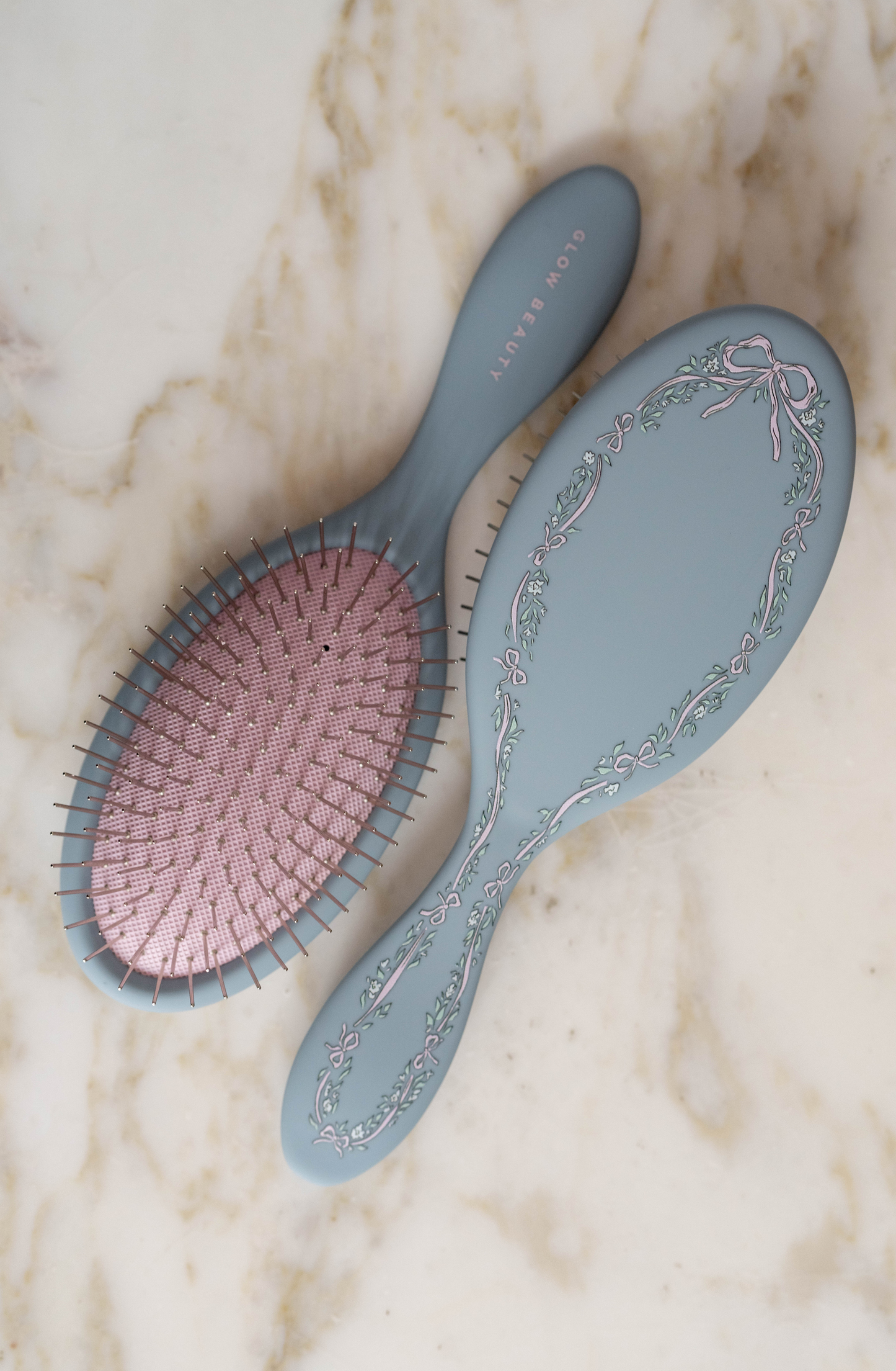 The Hunter Detangling Brush